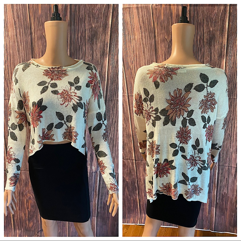 En creme size medium white pink & green boho floral high low sweater